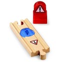 Brio Warngleise bringen die Lokomotive zum Tuten und sie fährt in diesem Bereich langsamer. Das macht das Spiel abwechslungsreicher und lebendiger.